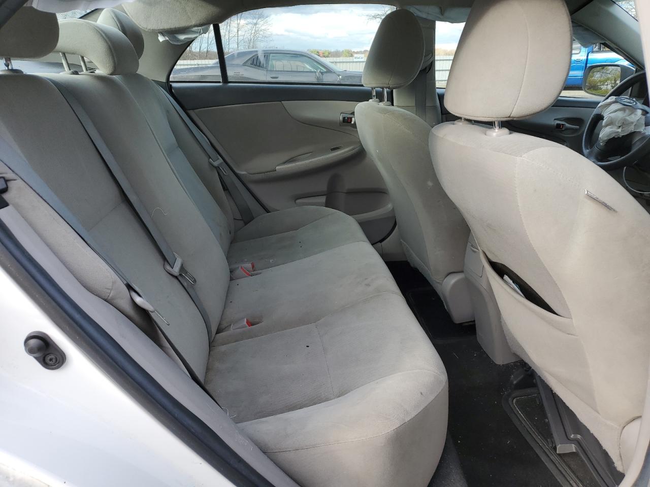 2013 TOYOTA COROLLA BASE photo 19