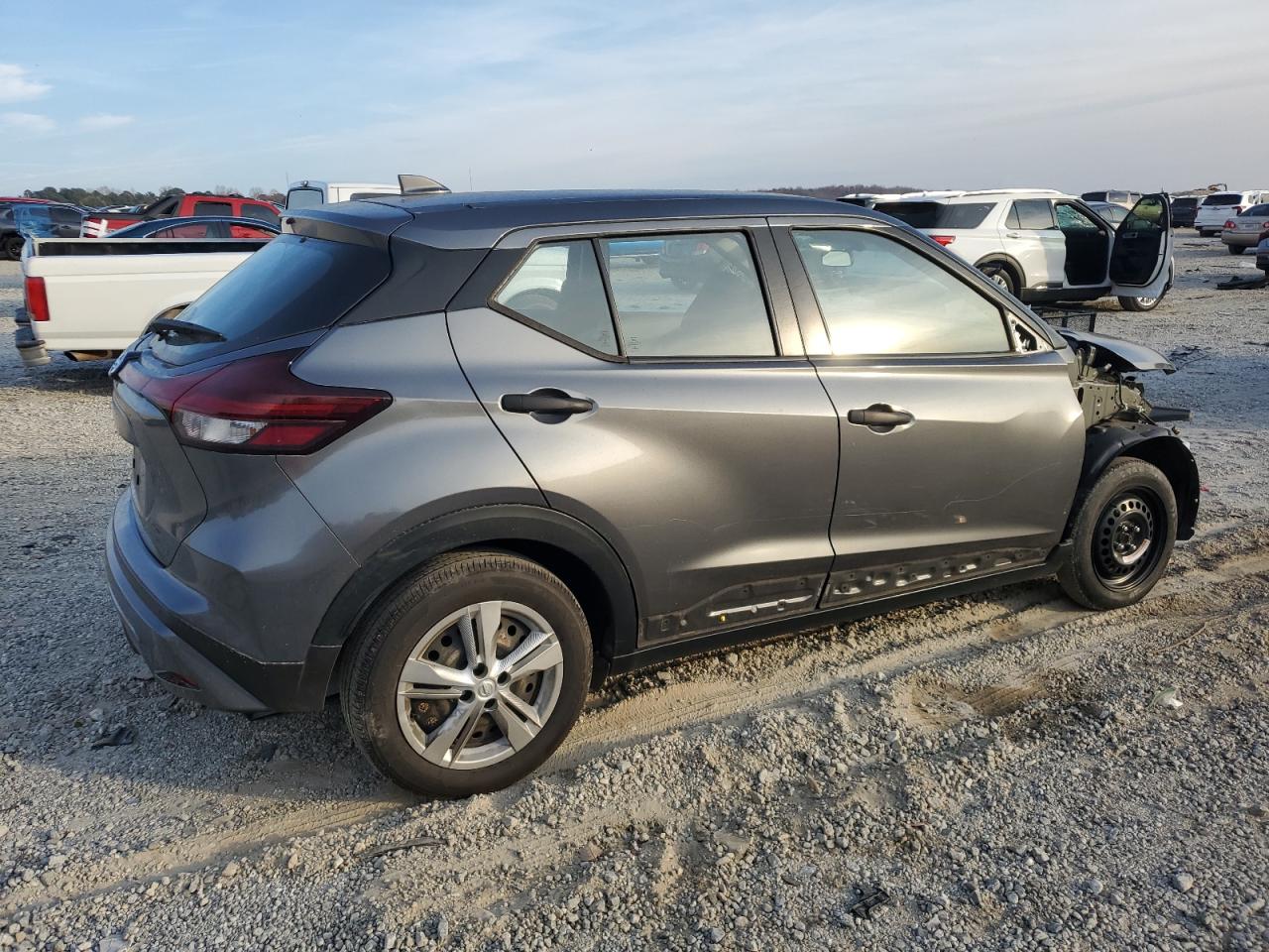 2021 NISSAN KICKS S photo 3