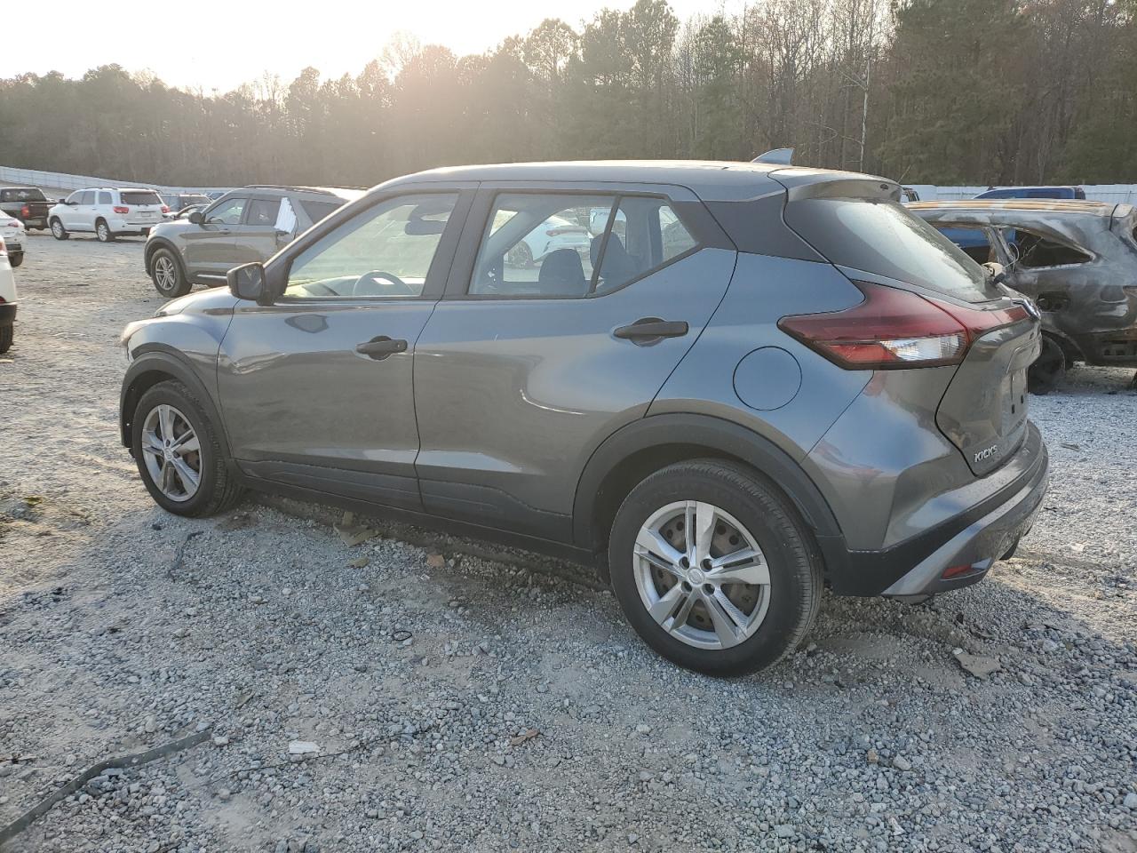 2021 NISSAN KICKS S photo 2
