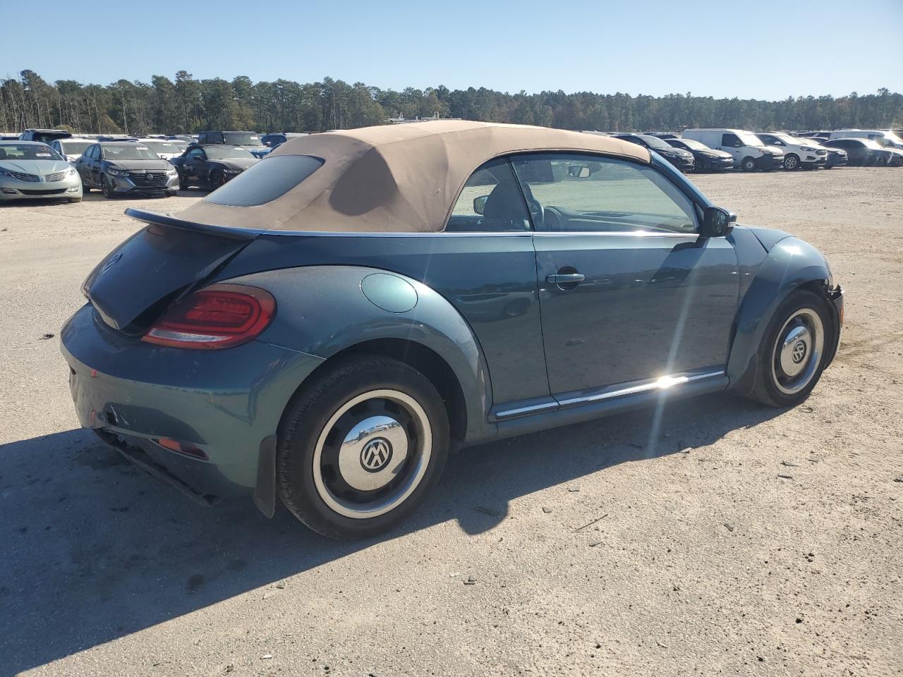 2018 VOLKSWAGEN BEETLE S photo 5