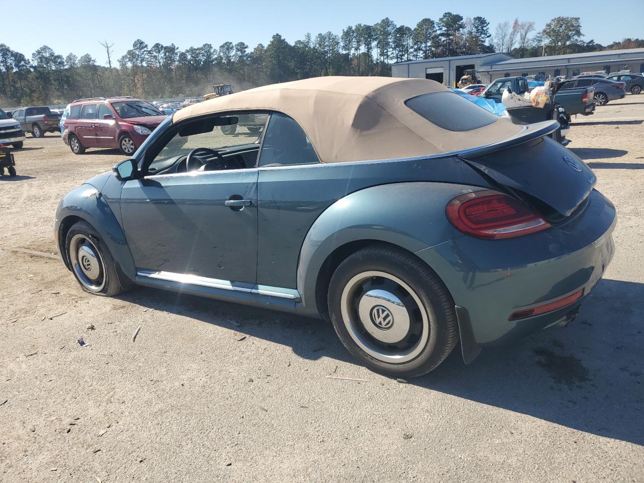 2018 VOLKSWAGEN BEETLE S photo 3