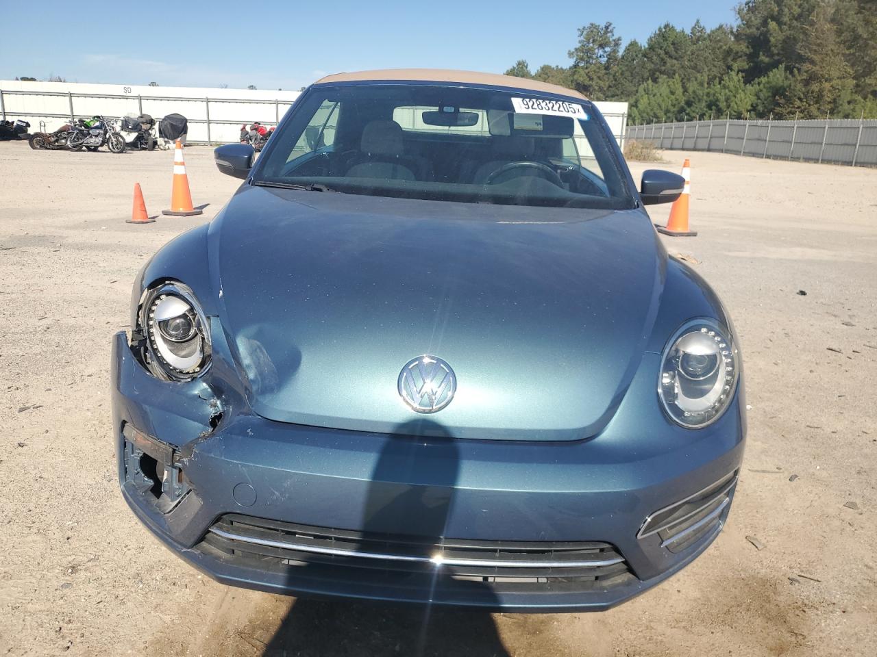 2018 VOLKSWAGEN BEETLE S photo 9