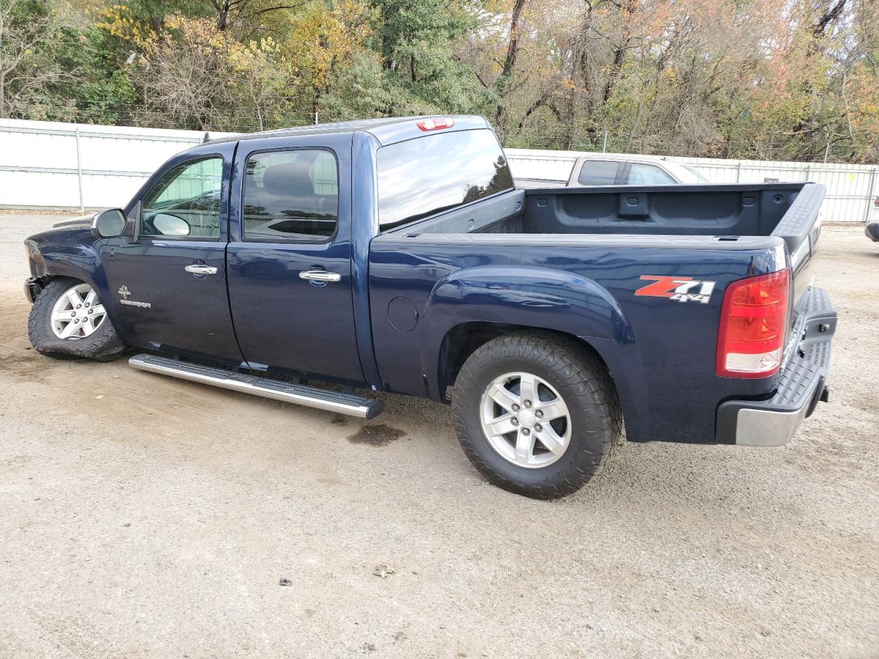 2011 GMC SIERRA photo 2