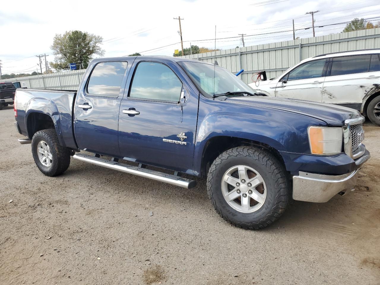 2011 GMC SIERRA photo 4