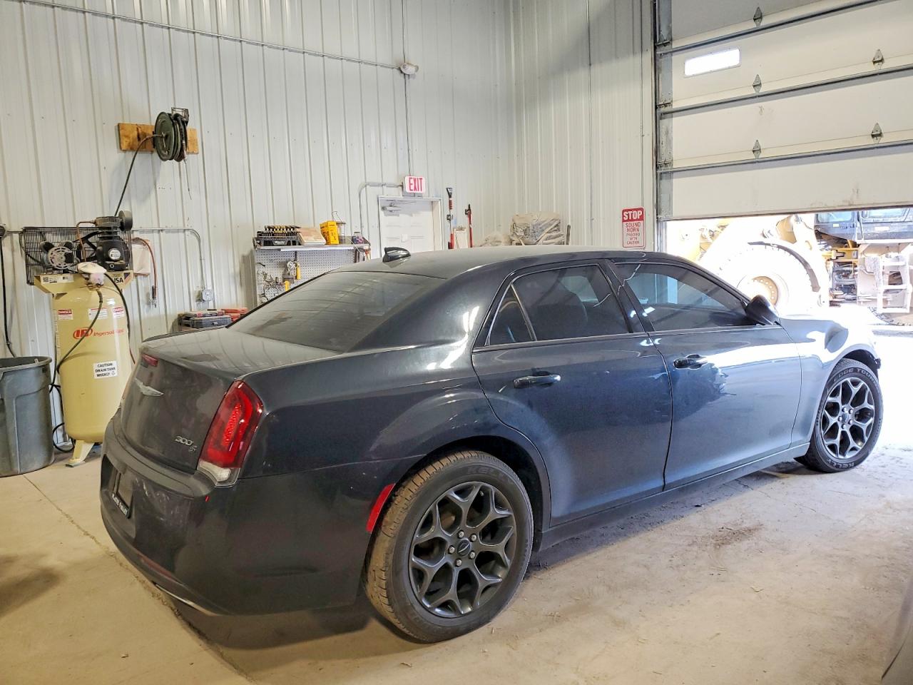 2018 CHRYSLER 300 S photo 3