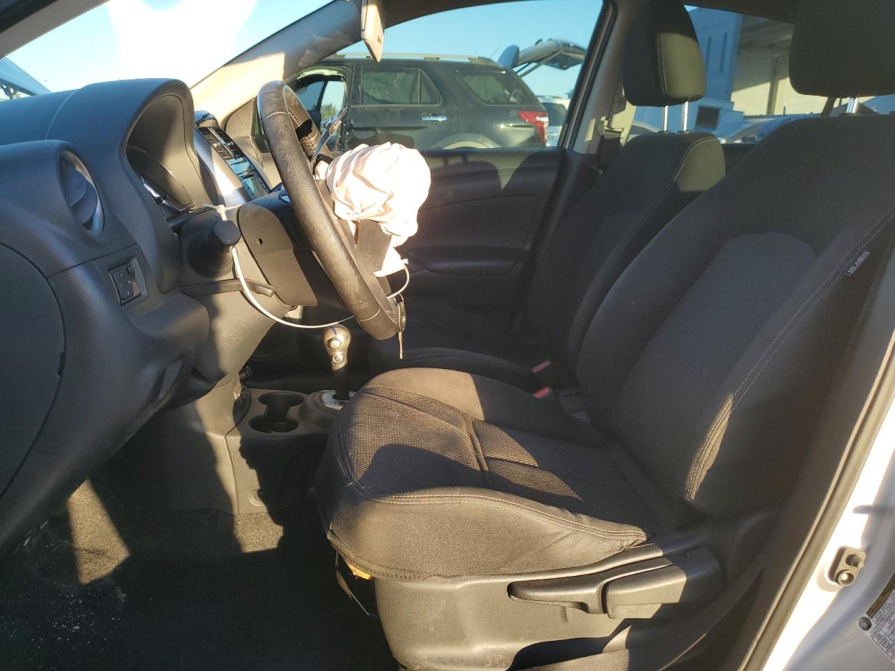 2018 NISSAN VERSA SV photo 19