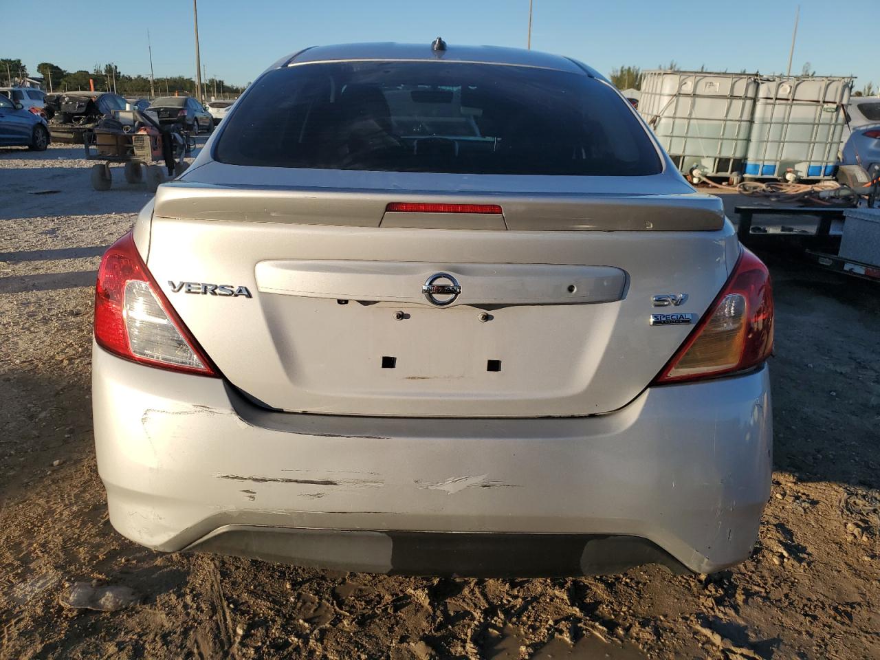 2018 NISSAN VERSA SV photo 16