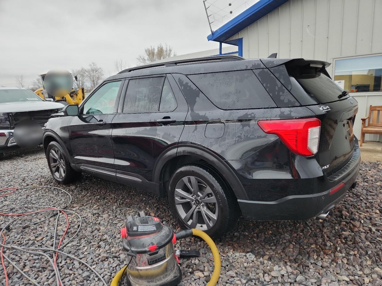 2021 FORD EXPLORER XLT photo 3