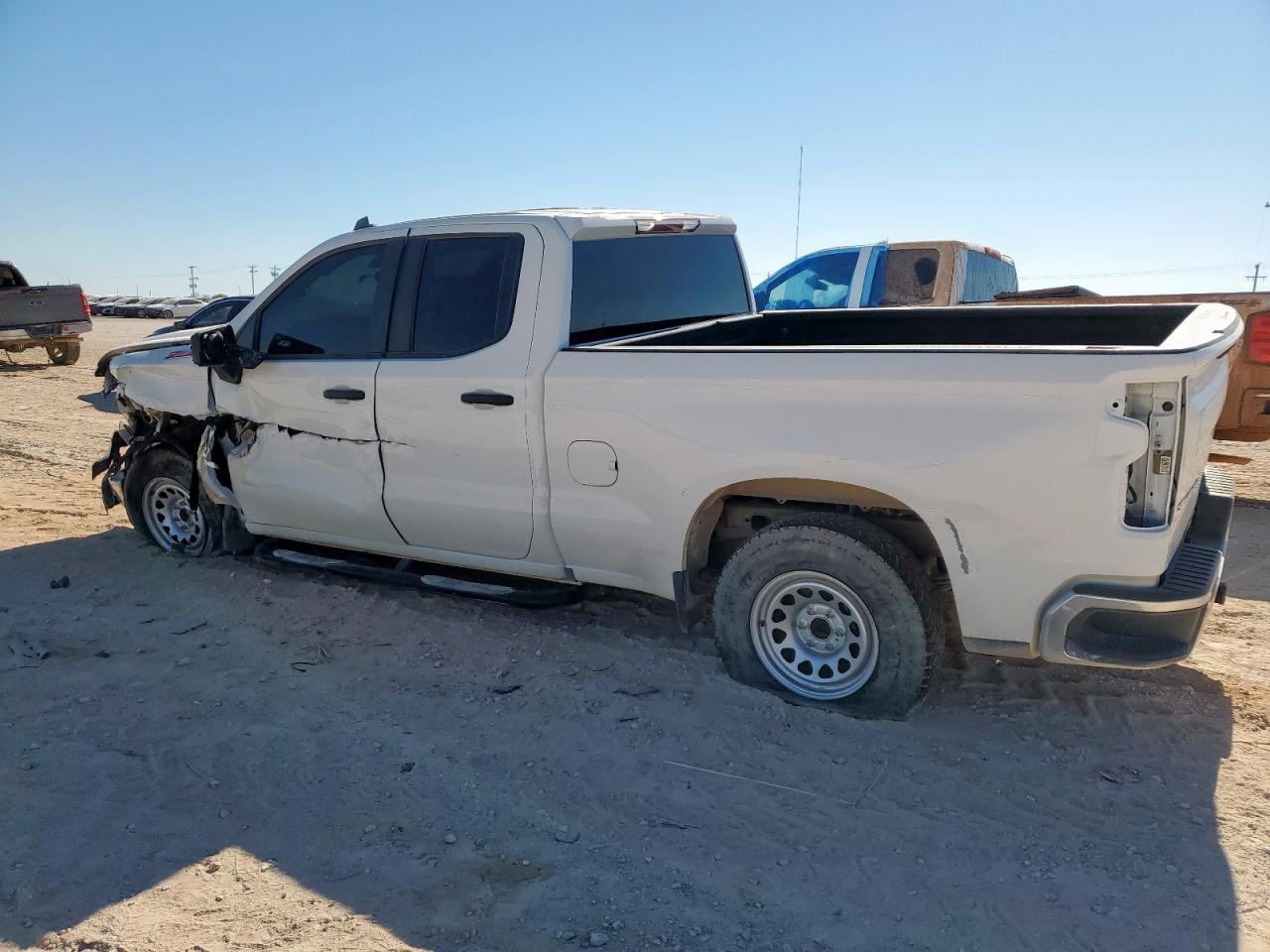2023 CHEVROLET SILVERADO K1500 photo 2