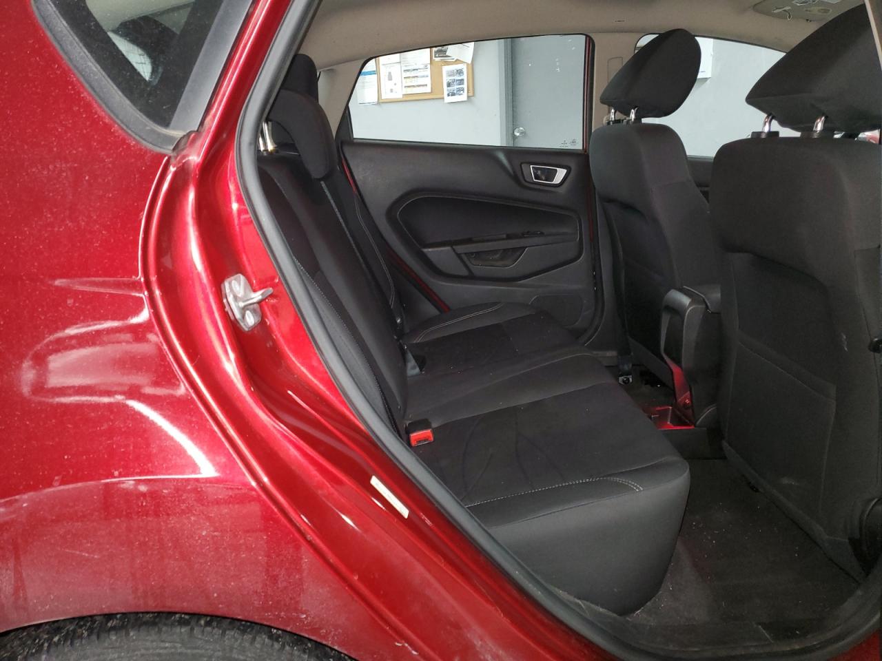 2015 FORD FIESTA SE photo 10
