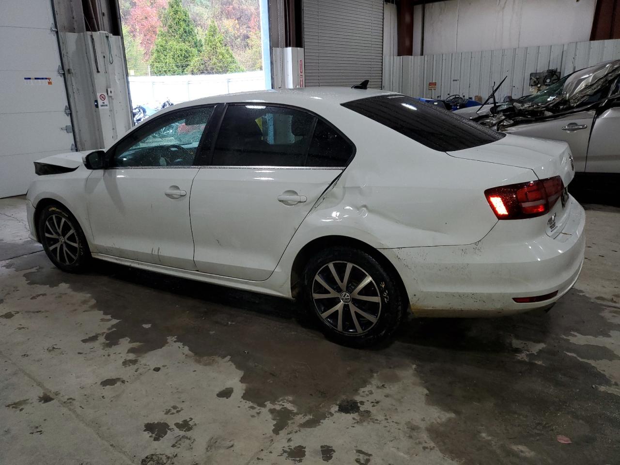 2017 VOLKSWAGEN JETTA SE photo 3