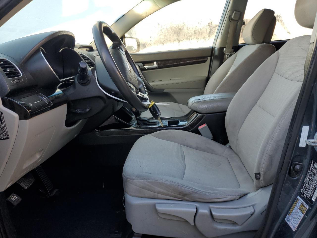 2014 KIA SORENTO LX photo 13