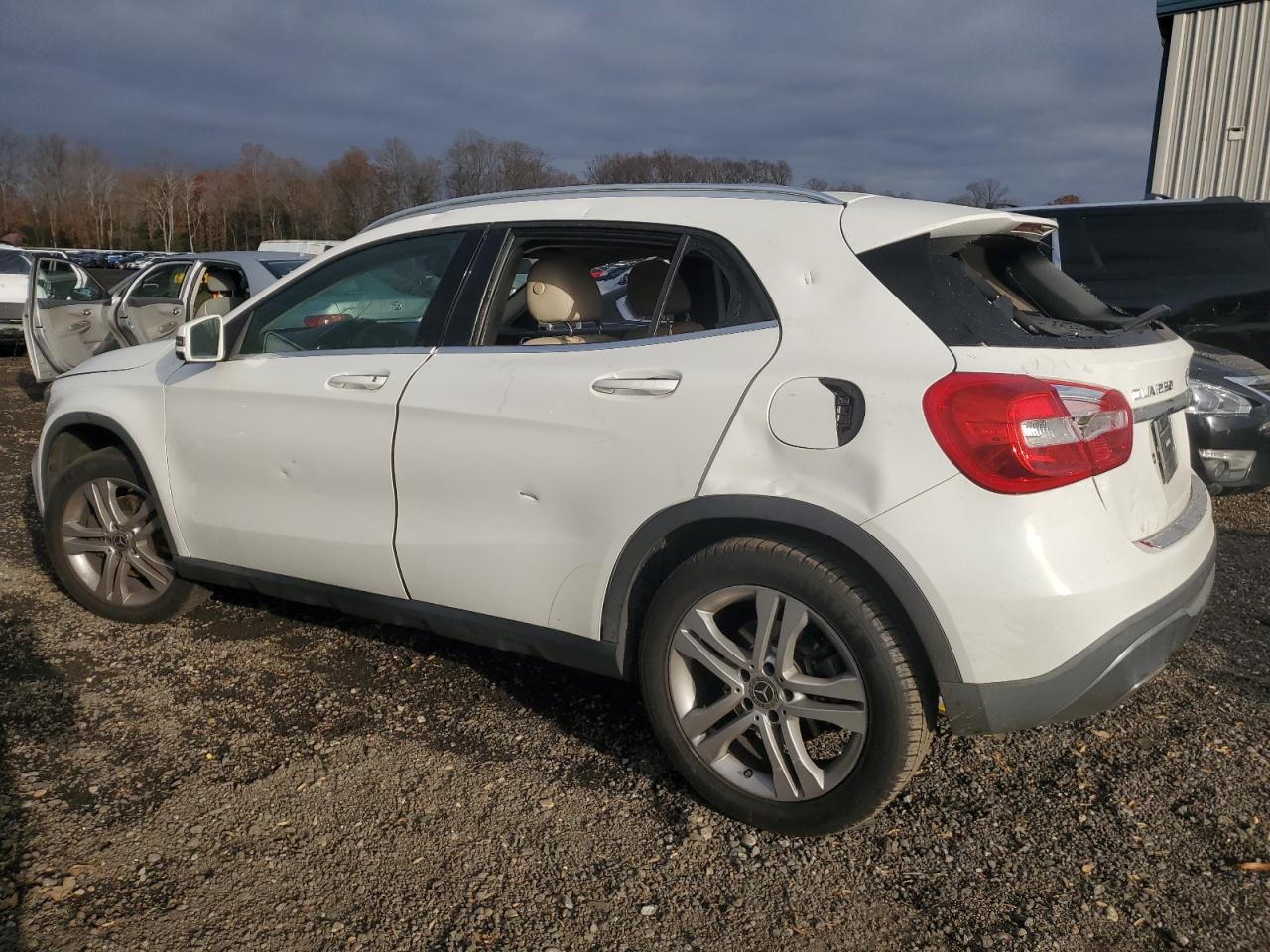 2019 MERCEDES-BENZ GLA 250 4MATIC photo 3