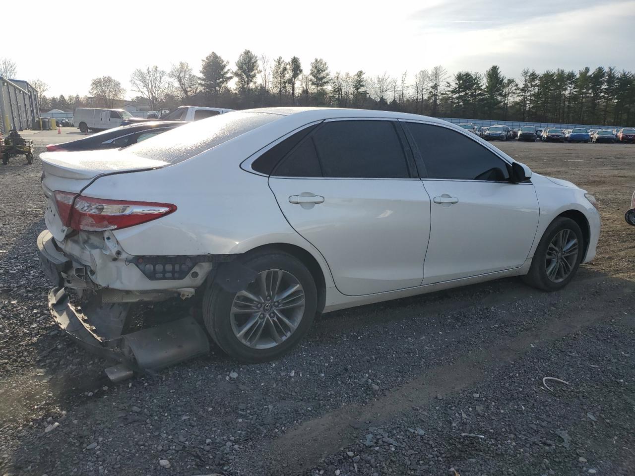 2017 TOYOTA CAMRY photo 3