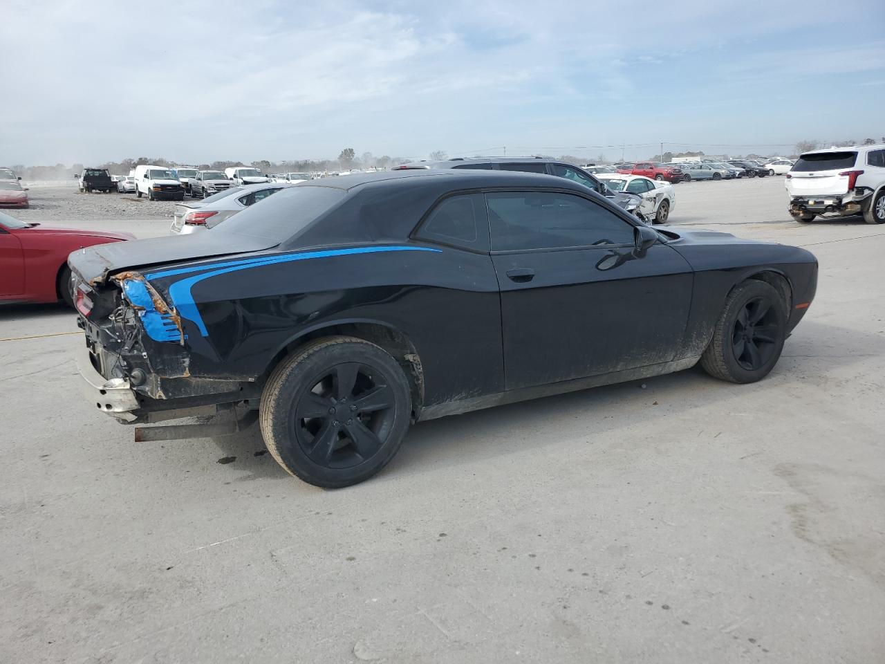 2016 DODGE CHALLENGER SXT photo 3