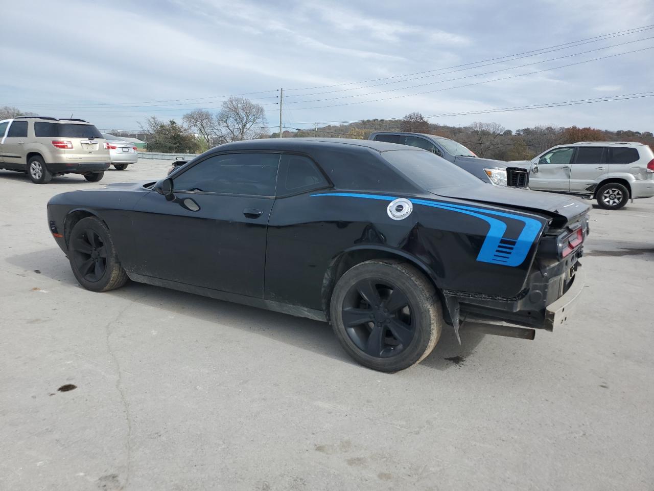 2016 DODGE CHALLENGER SXT photo 2