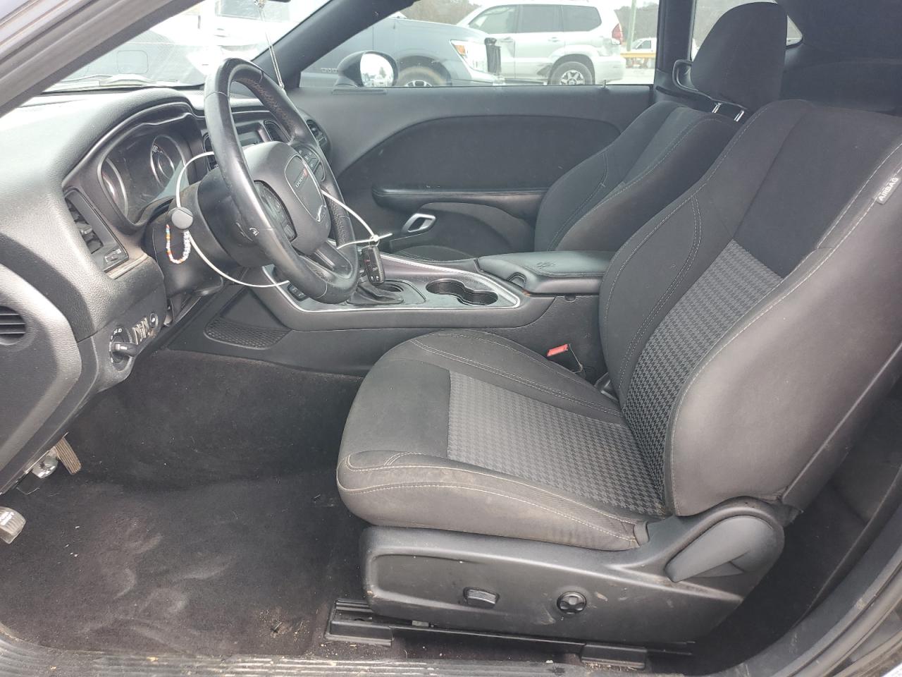 2016 DODGE CHALLENGER SXT photo 7