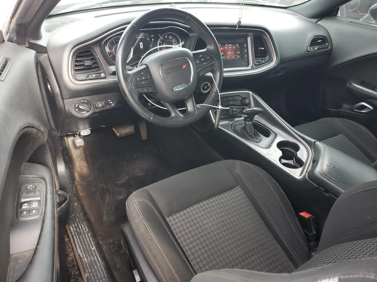 2016 DODGE CHALLENGER SXT photo 8