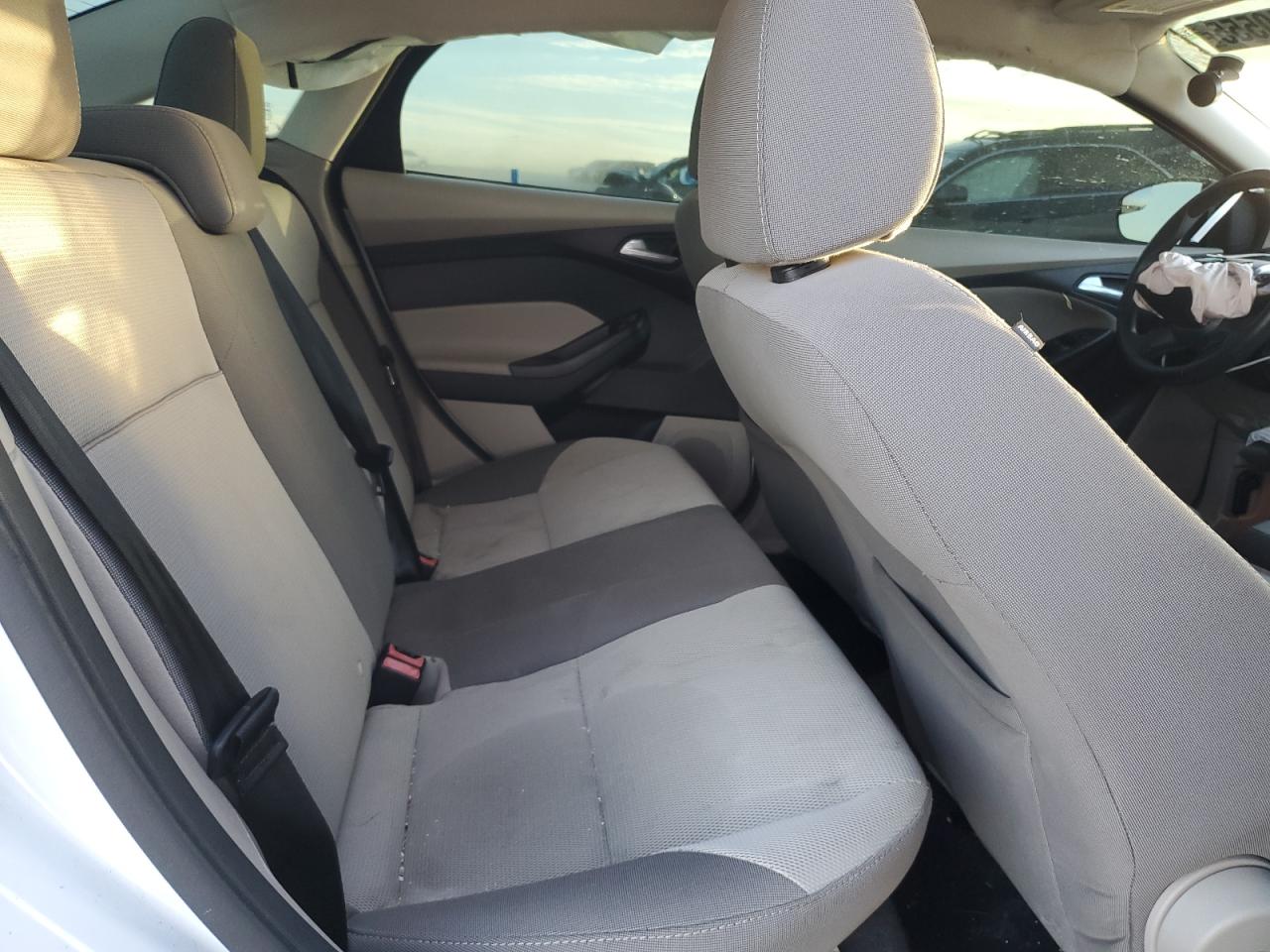 2014 FORD FOCUS SE photo 19