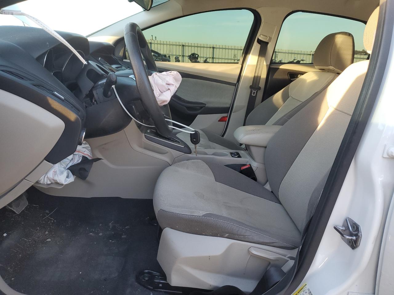2014 FORD FOCUS SE photo 13