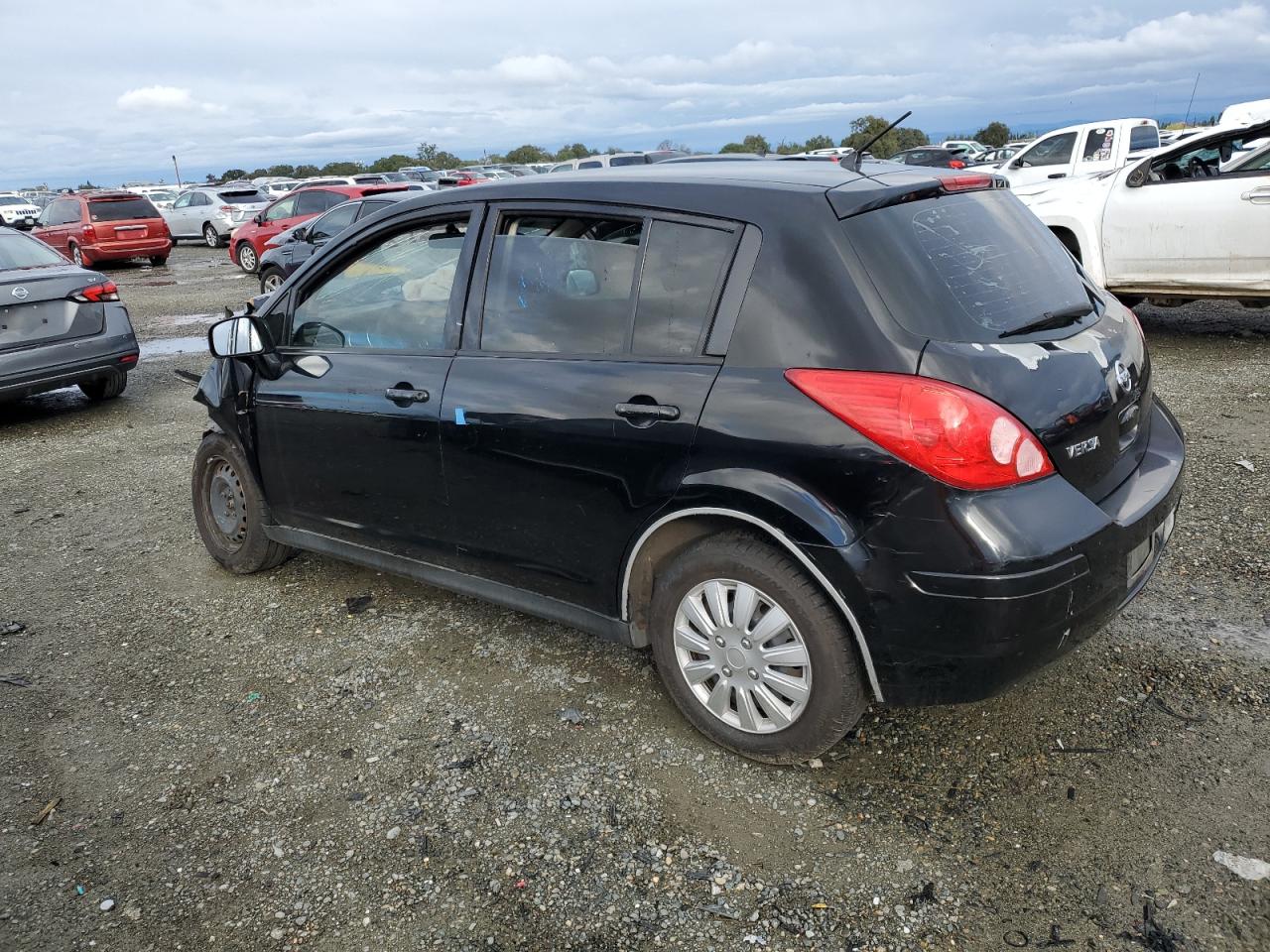 2011 NISSAN VERSA S photo 2