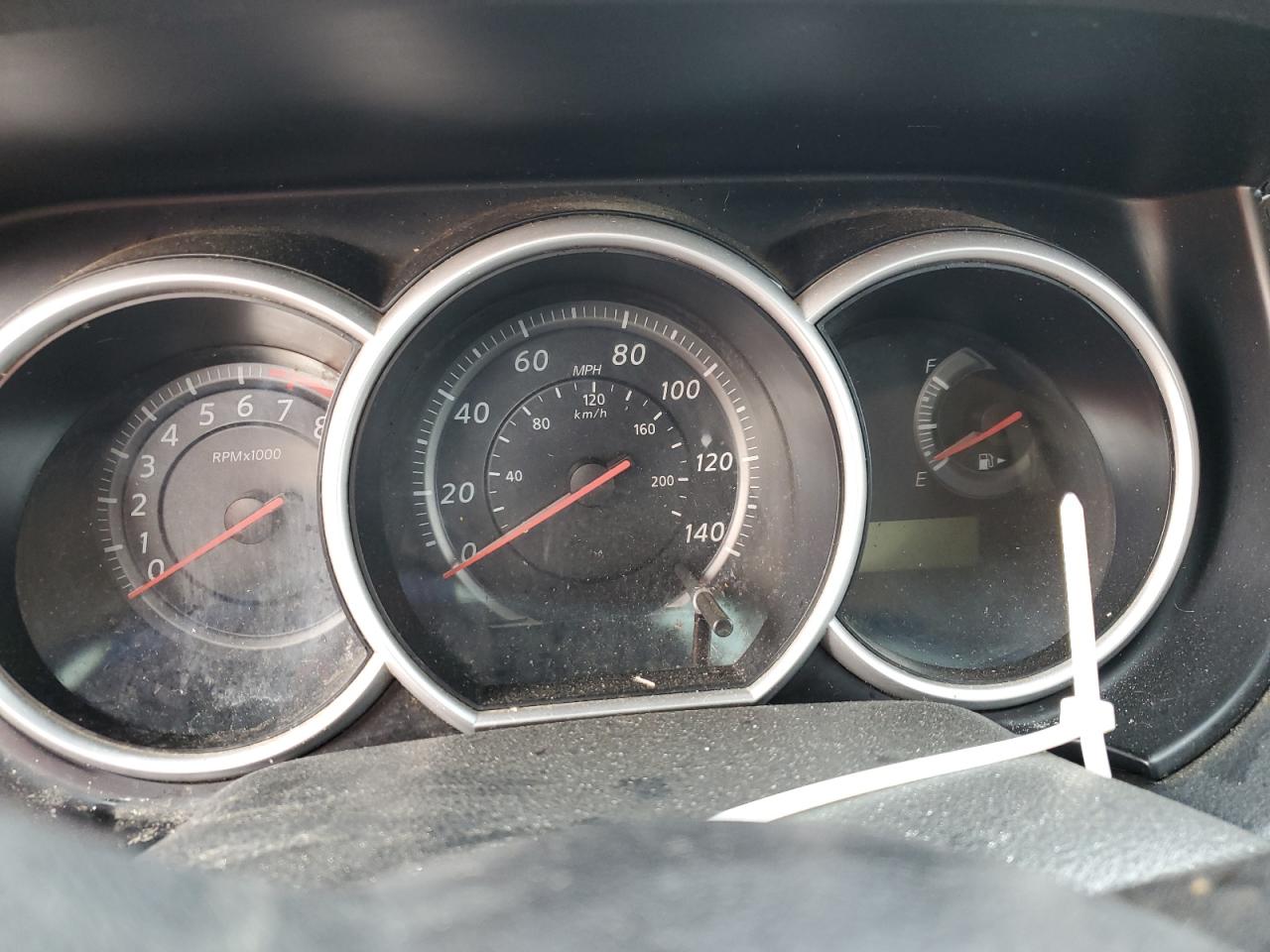 2011 NISSAN VERSA S photo 9