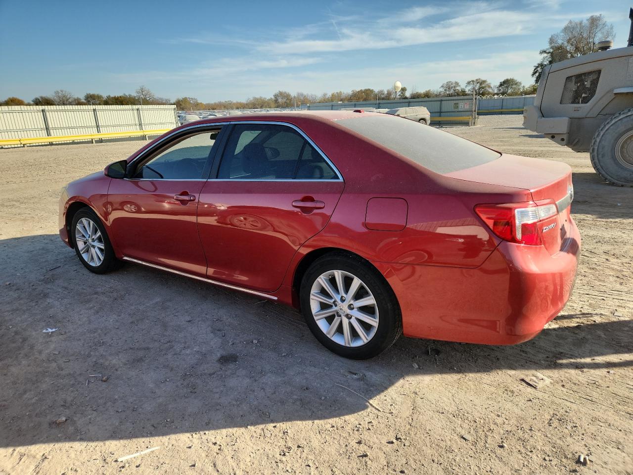 2014 TOYOTA CAMRY photo 2