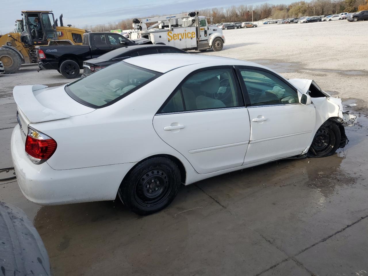 2006 TOYOTA CAMRY LE photo 3