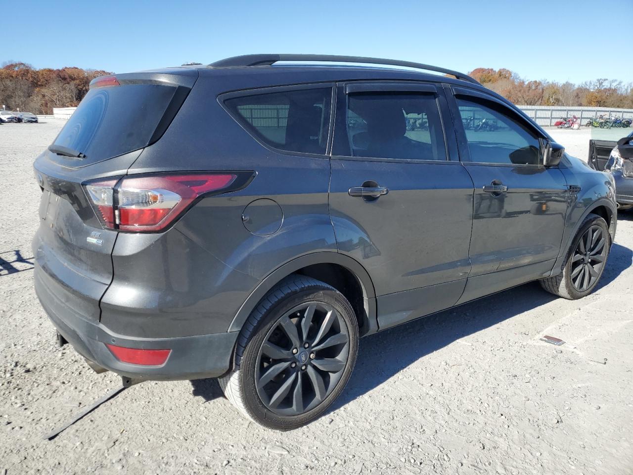 2017 FORD ESCAPE SE photo 3