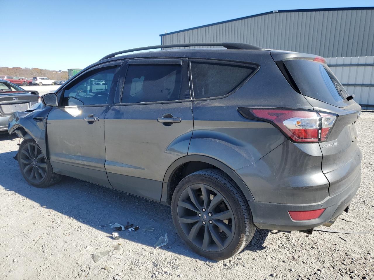 2017 FORD ESCAPE SE photo 2