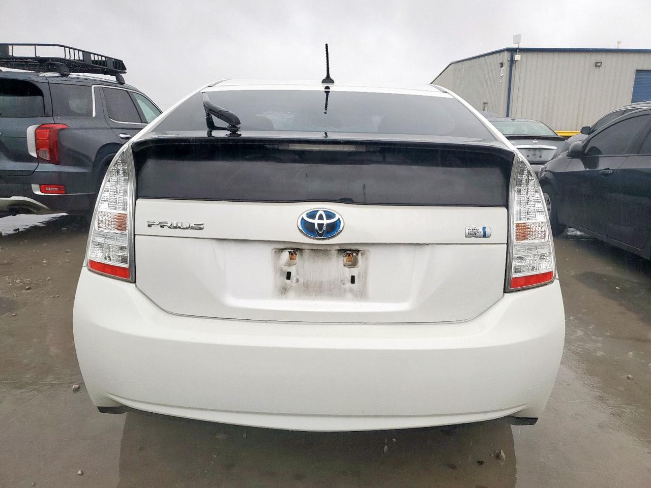2011 TOYOTA PRIUS photo 16