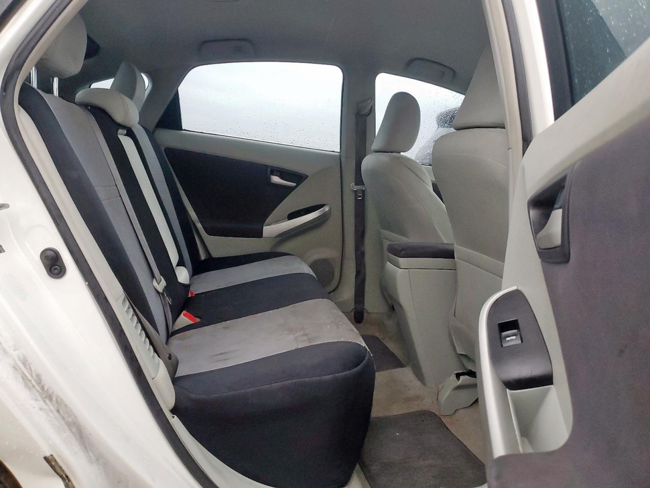 2011 TOYOTA PRIUS photo 28