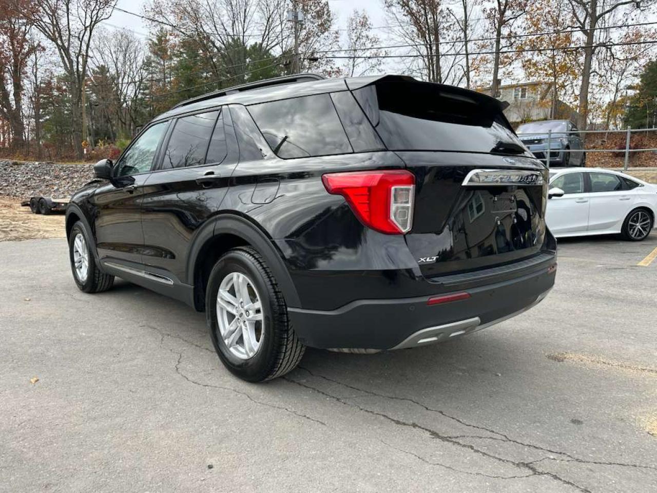 2024 FORD EXPLORER XLT photo 2