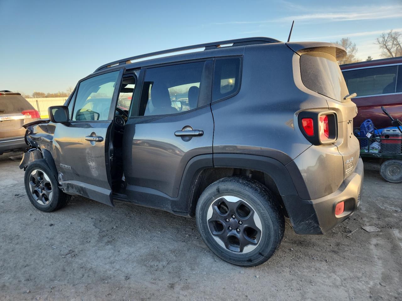 2017 JEEP RENEGADE SPORT photo 3