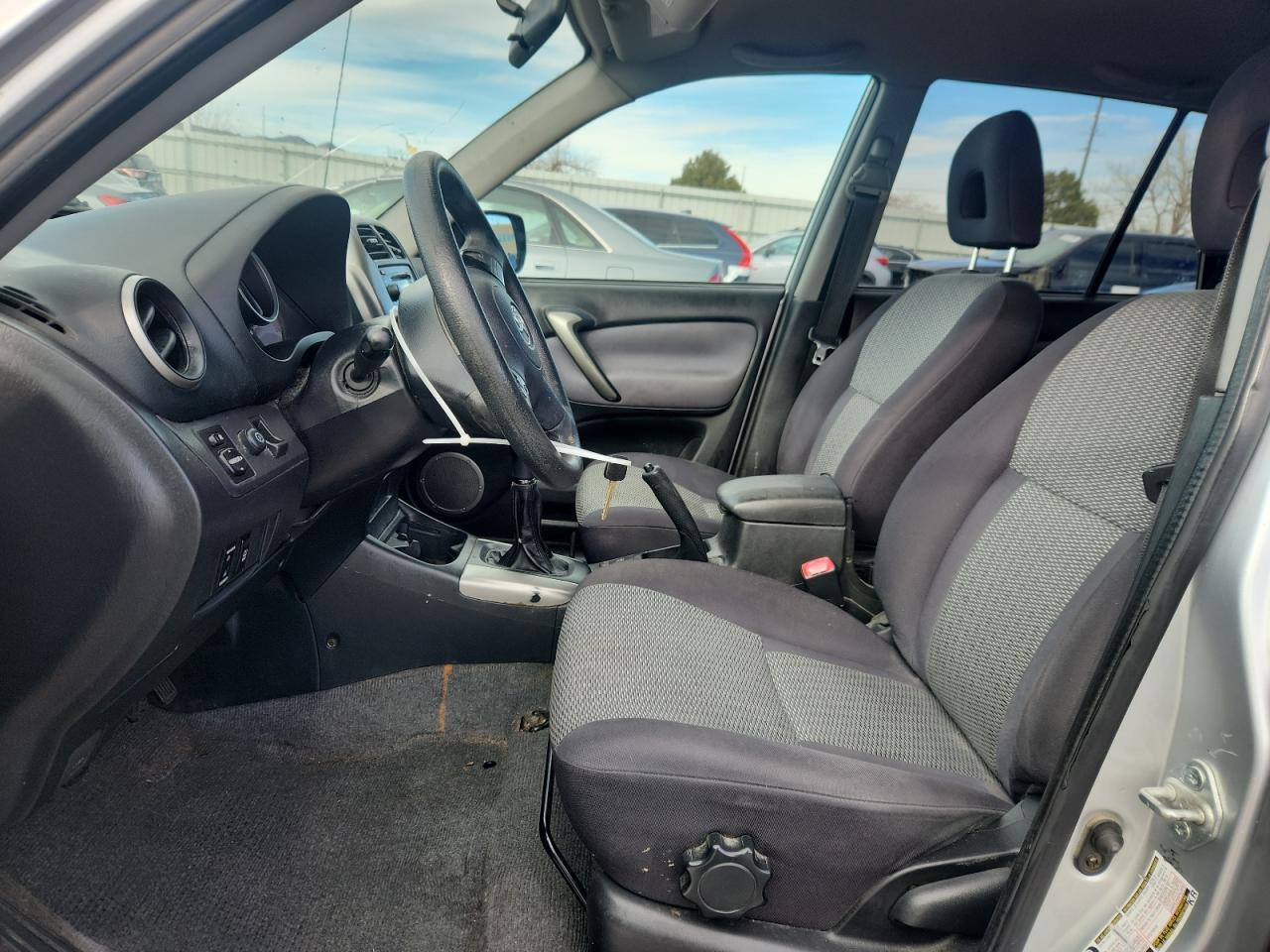 2004 TOYOTA RAV4 photo 13
