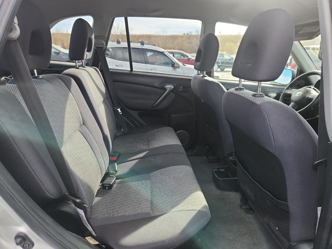2004 TOYOTA RAV4 photo 21