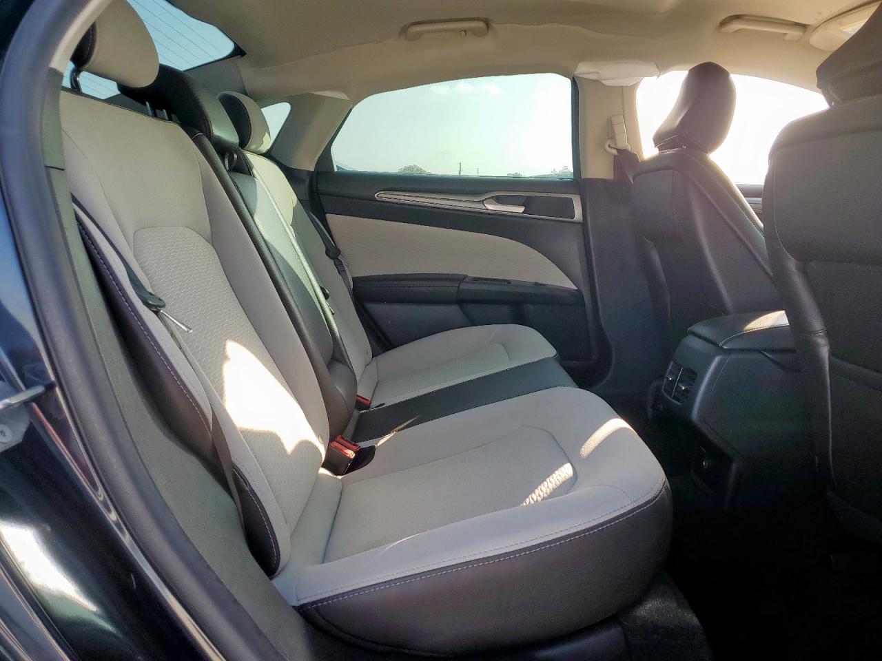 2020 FORD FUSION SE photo 19