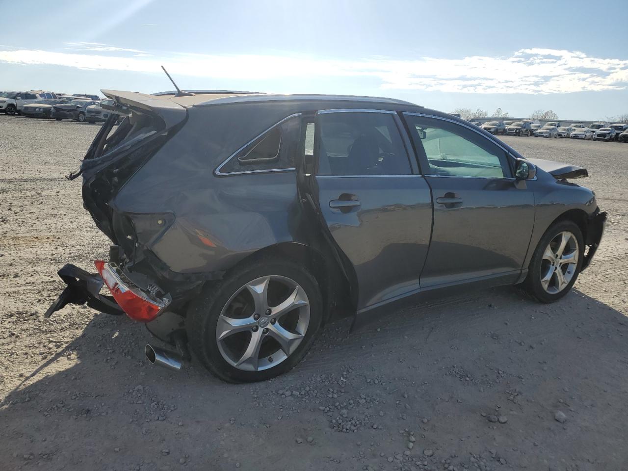2011 TOYOTA VENZA photo 3