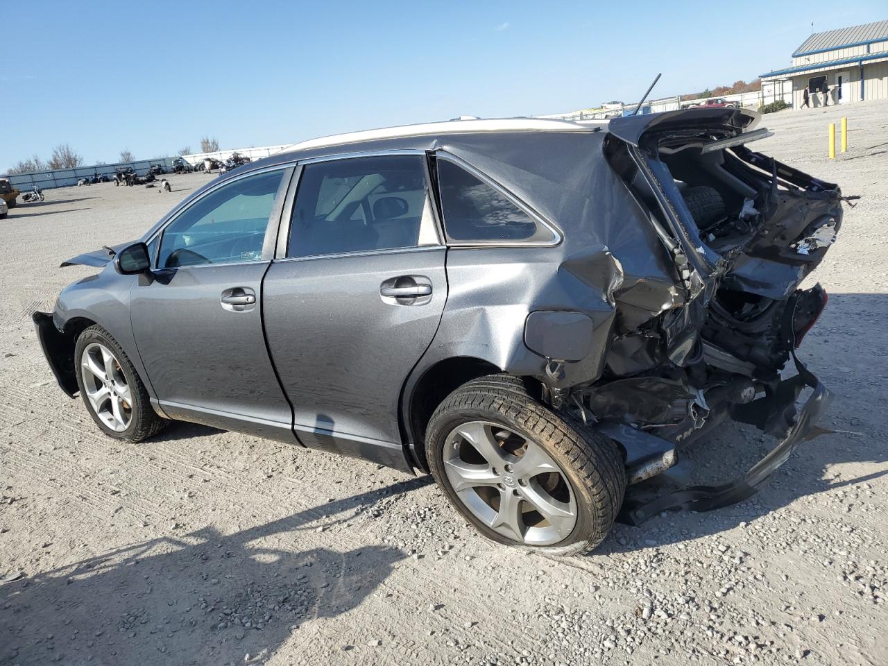 2011 TOYOTA VENZA photo 2