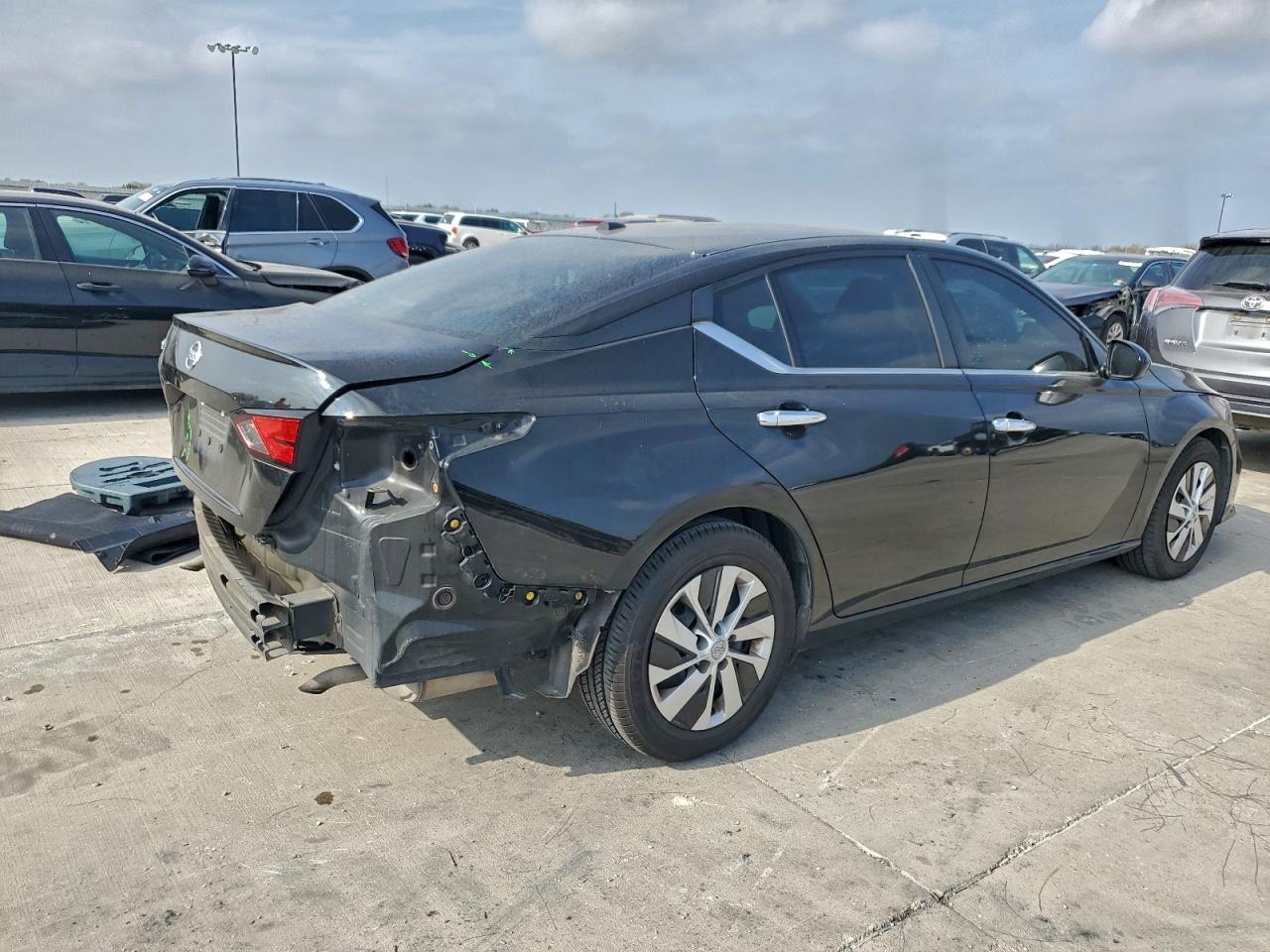 2019 NISSAN ALTIMA S photo 3