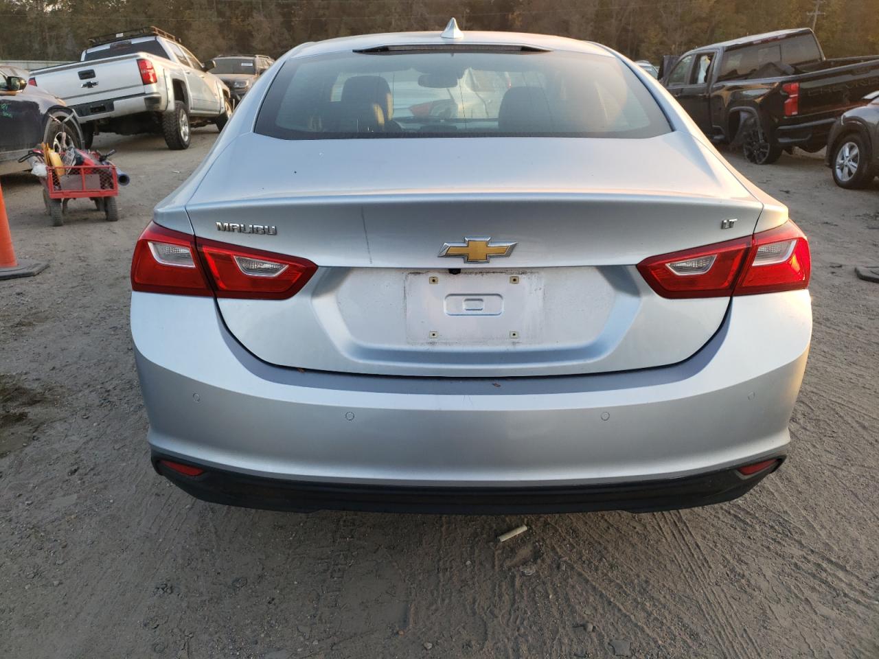 2017 CHEVROLET MALIBU LT photo 6