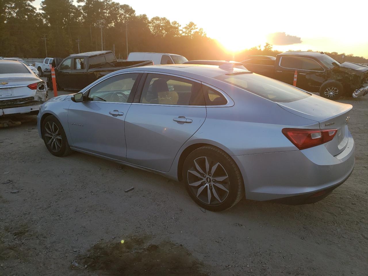 2017 CHEVROLET MALIBU LT photo 2