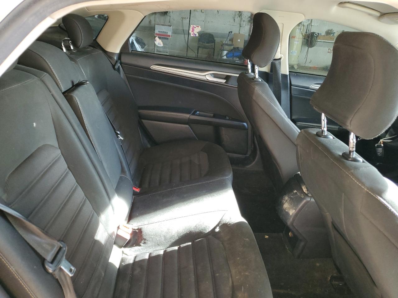 2017 FORD FUSION SE photo 19