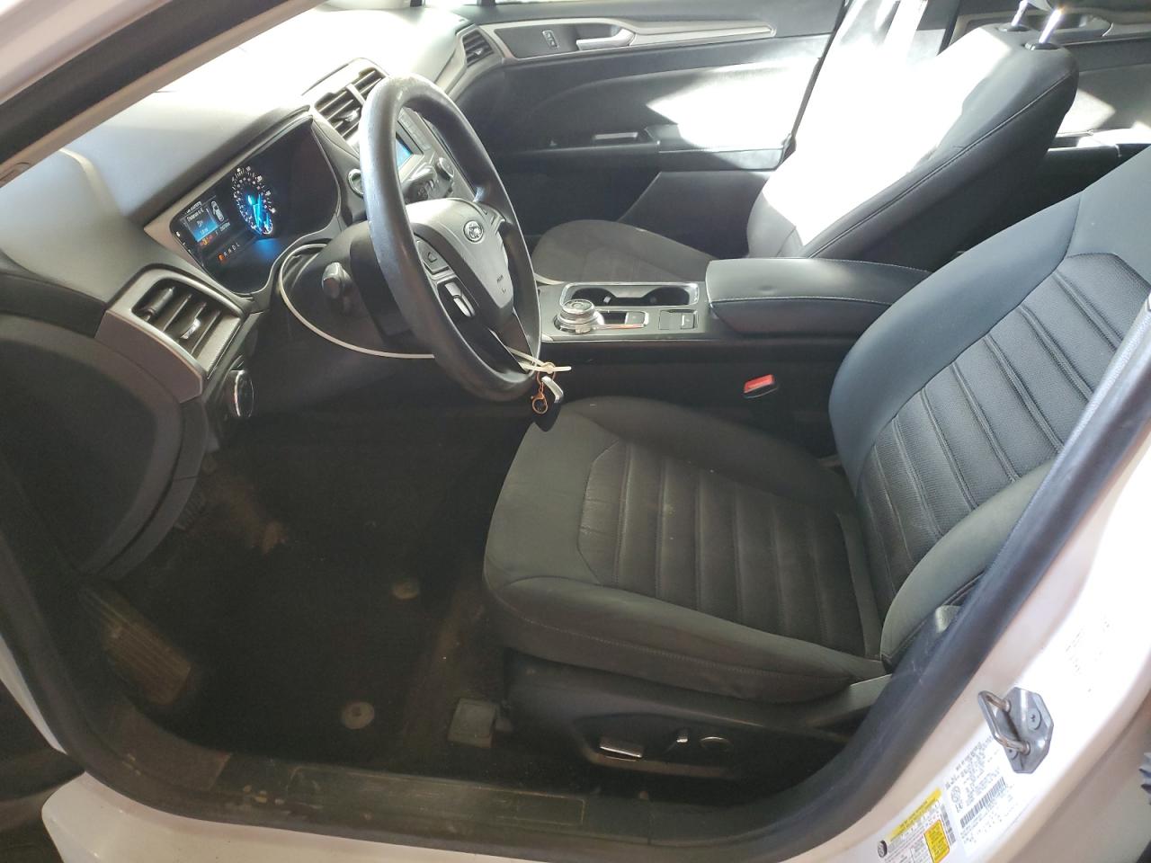 2017 FORD FUSION SE photo 13