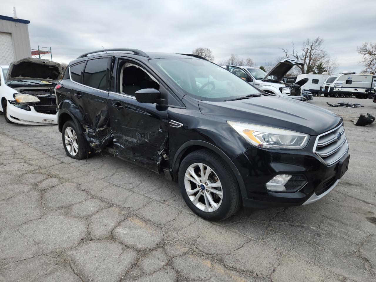 2017 FORD ESCAPE SE photo 4