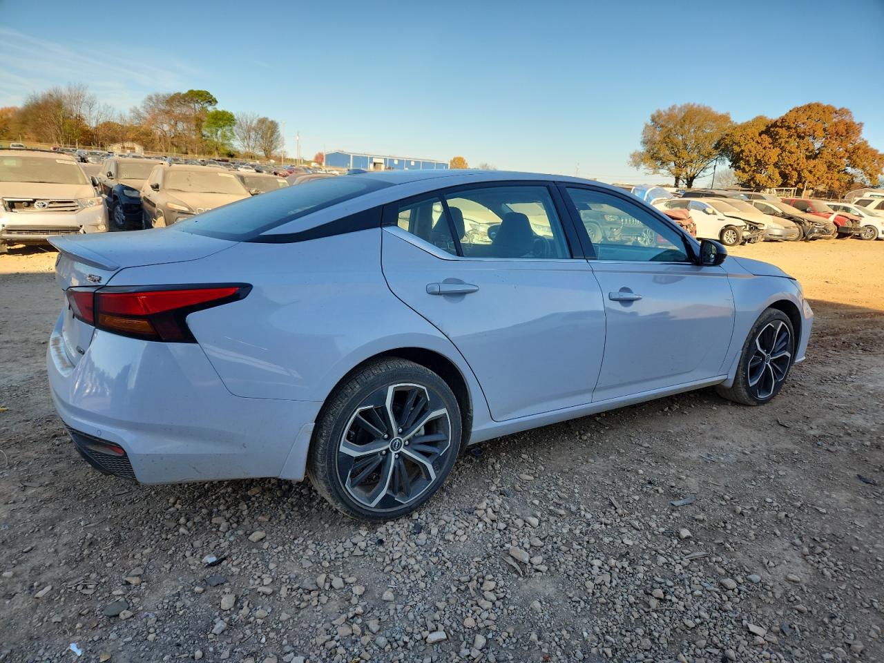 2025 NISSAN ALTIMA SR photo 3