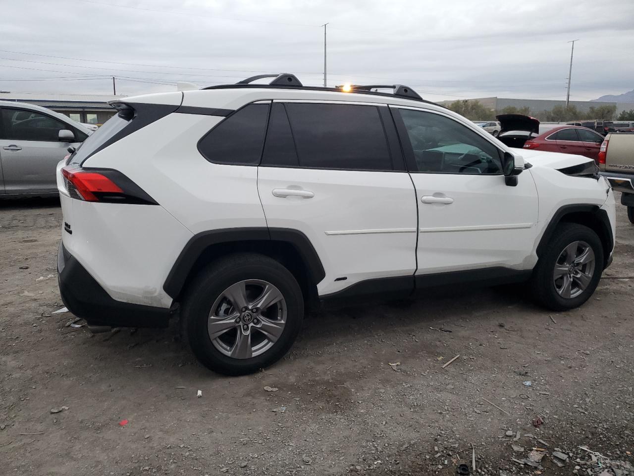 2024 TOYOTA RAV4 XLE photo 9