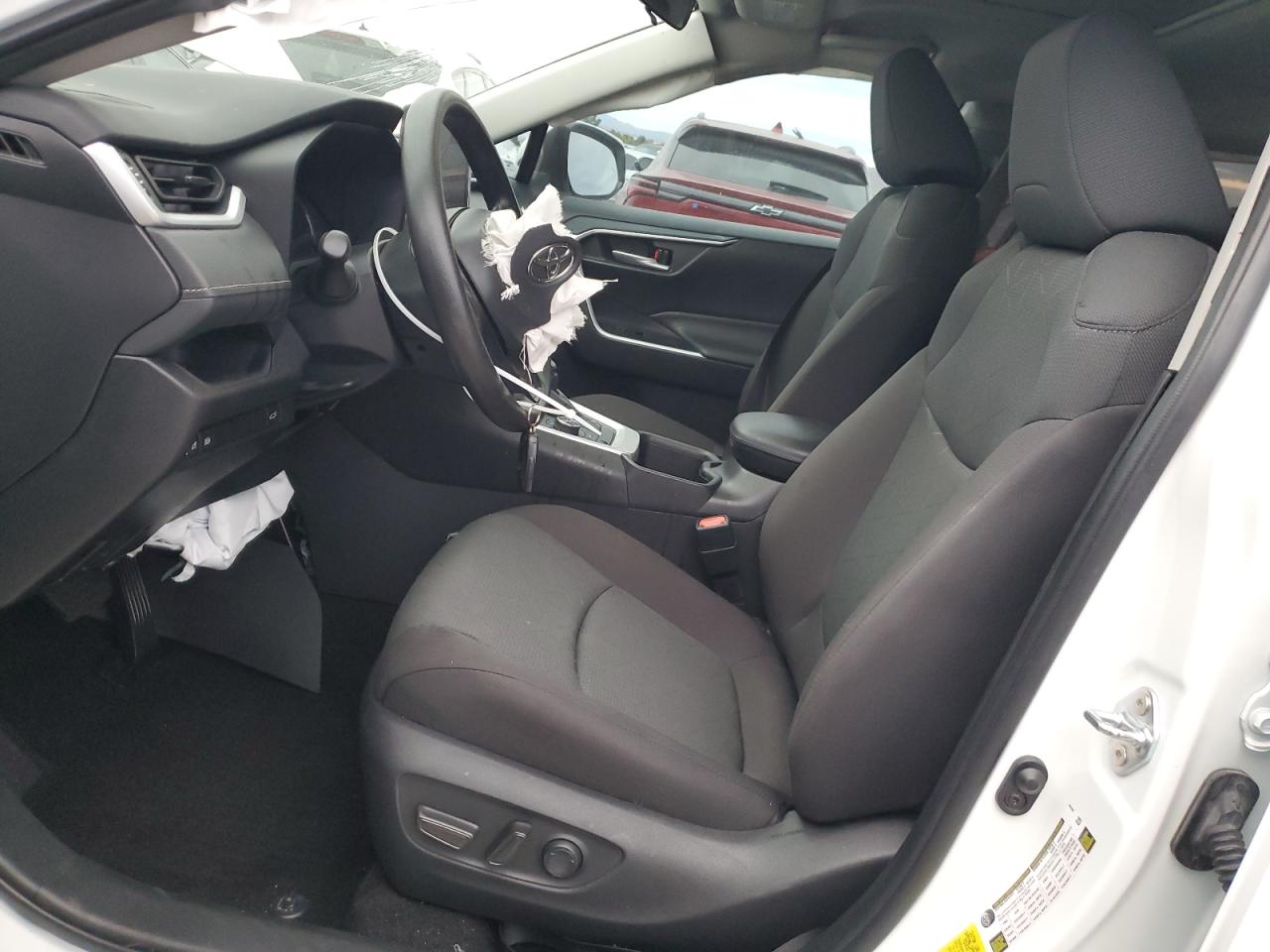 2024 TOYOTA RAV4 XLE photo 25