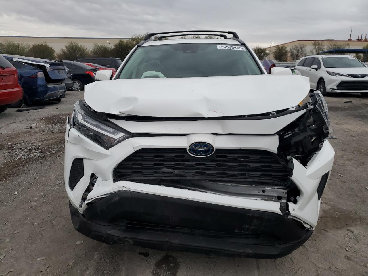 2024 TOYOTA RAV4 XLE photo 17
