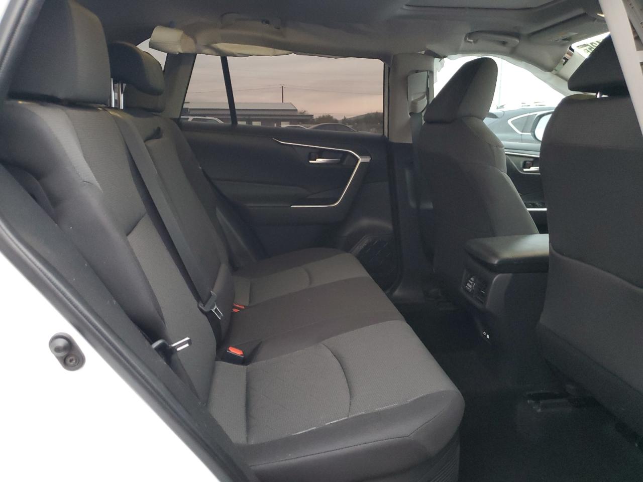 2024 TOYOTA RAV4 XLE photo 37